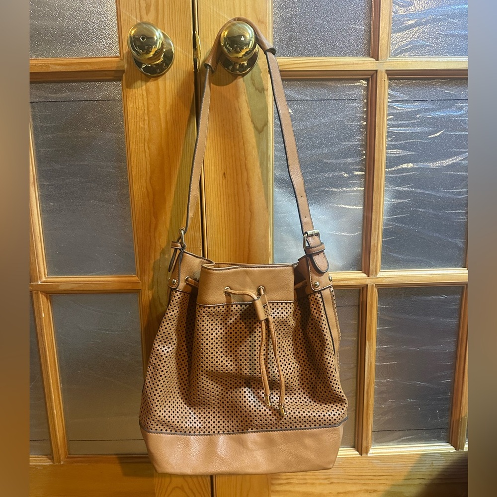 Tan shoulder bag like brand new was worn twice or 3 times